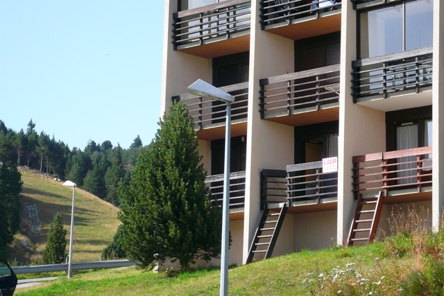 MANERO J